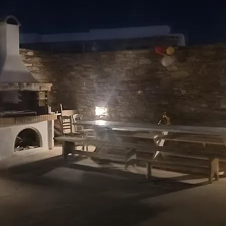 Thea Paros لوغاراس